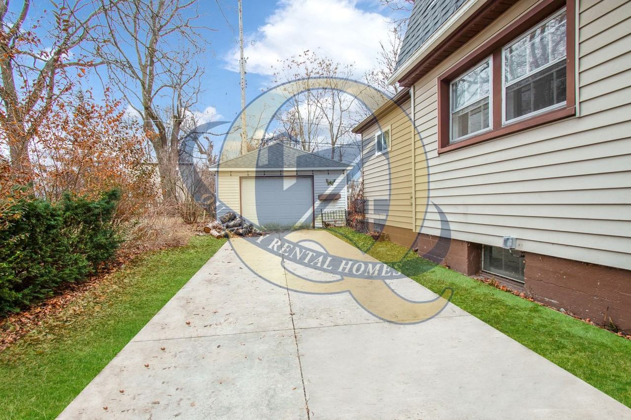 908 Blair St - Photo 2 of 19