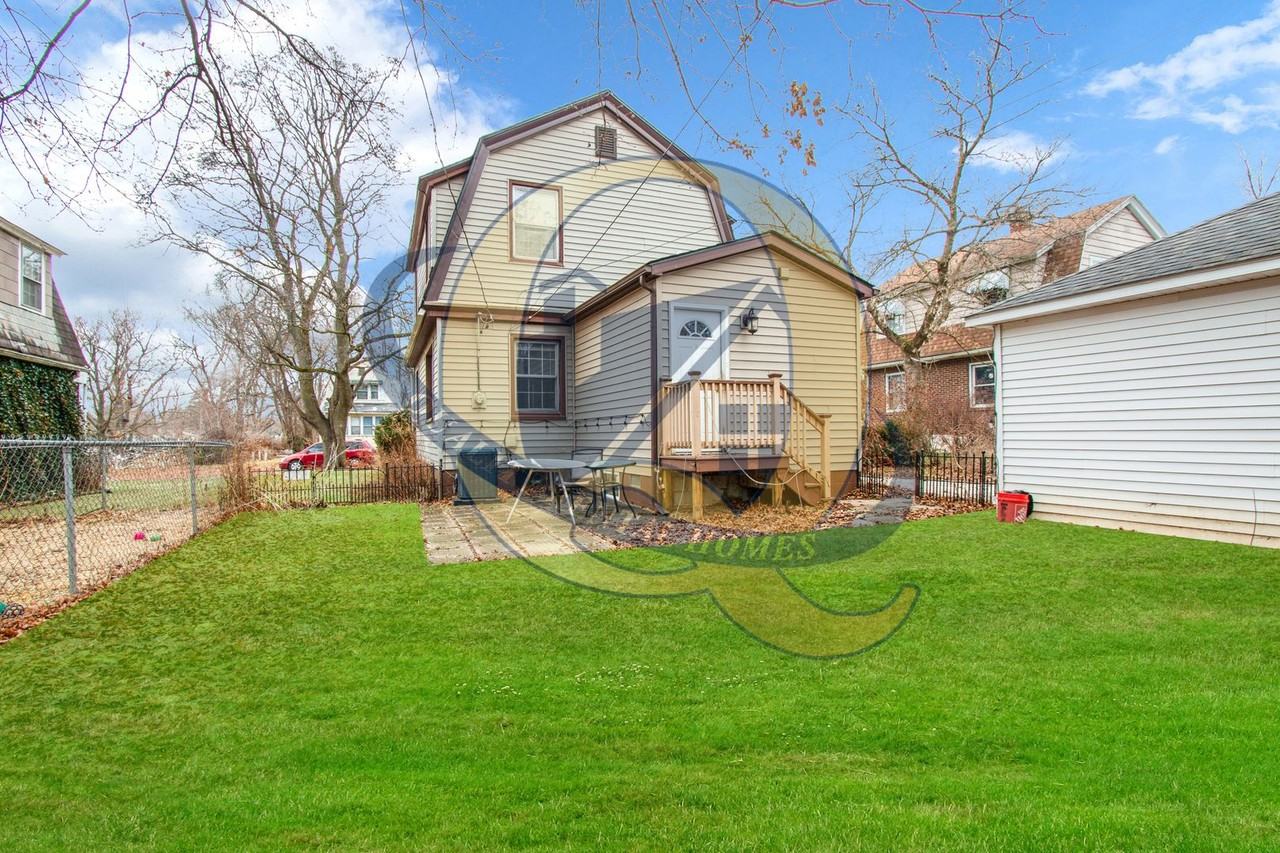 908 Blair St - Photo 3 of 19