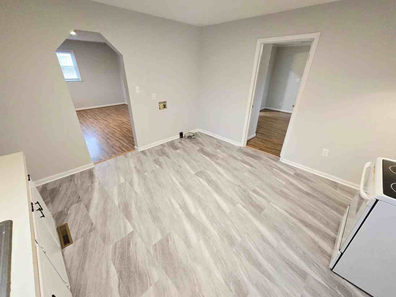 1028 E Hanover Rd - Photo 4 of 15