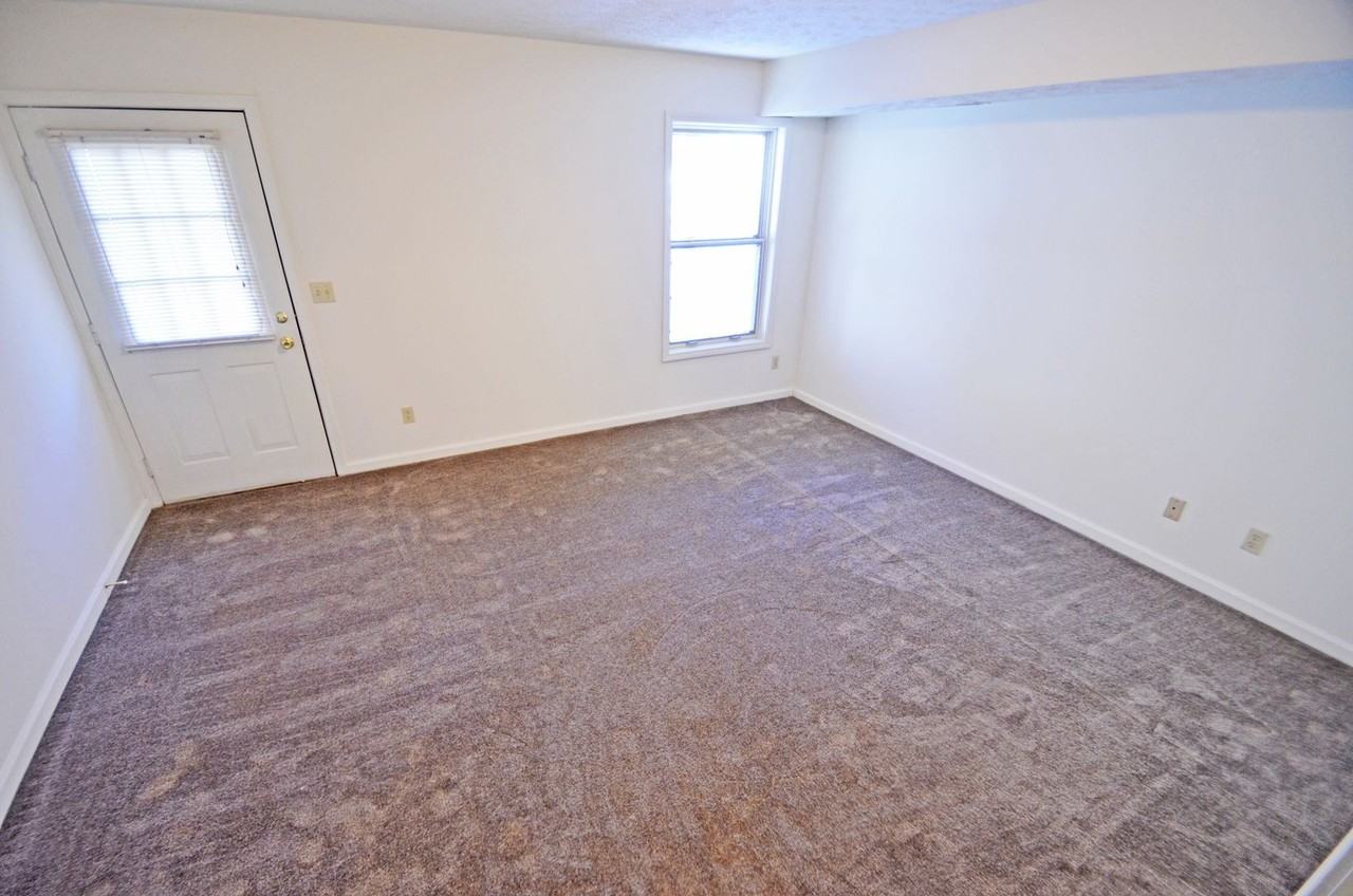 630 W 17th St - Photo 2 of 6