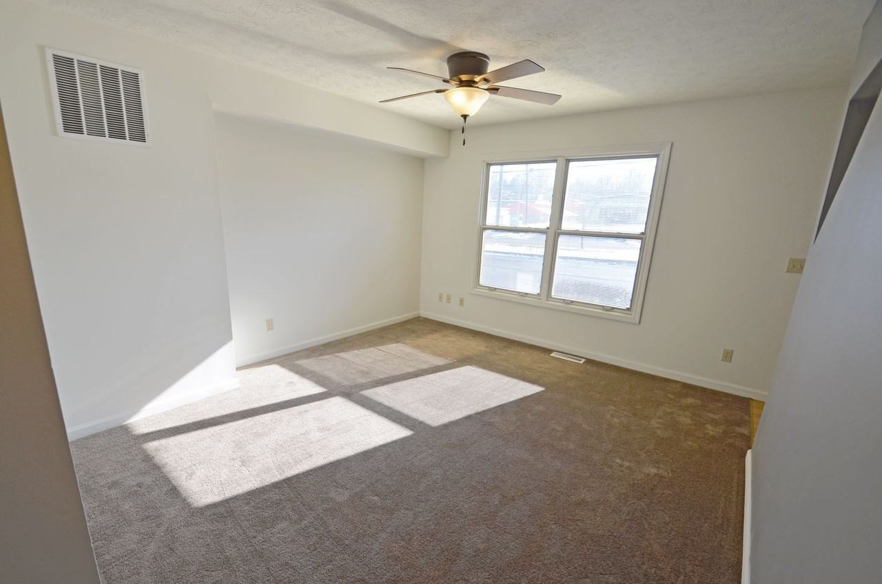 630 W 17th St - Photo 4 of 6