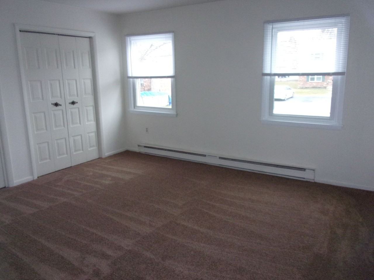 429 Duke St - Photo 4 of 6