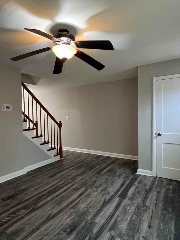 4776 Shamrock Ave - Photo 3 of 18