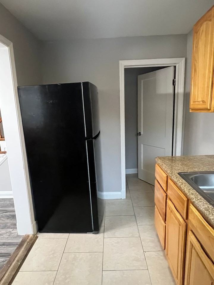 4776 Shamrock Ave - Photo 7 of 18