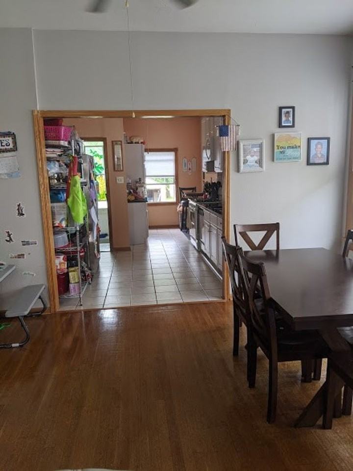 324 W 5th St - Photo 4 of 9