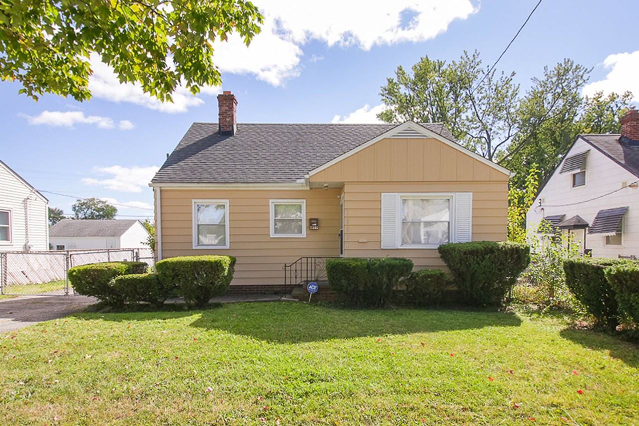 16806 Holly Hill Dr - Photo 2 of 30