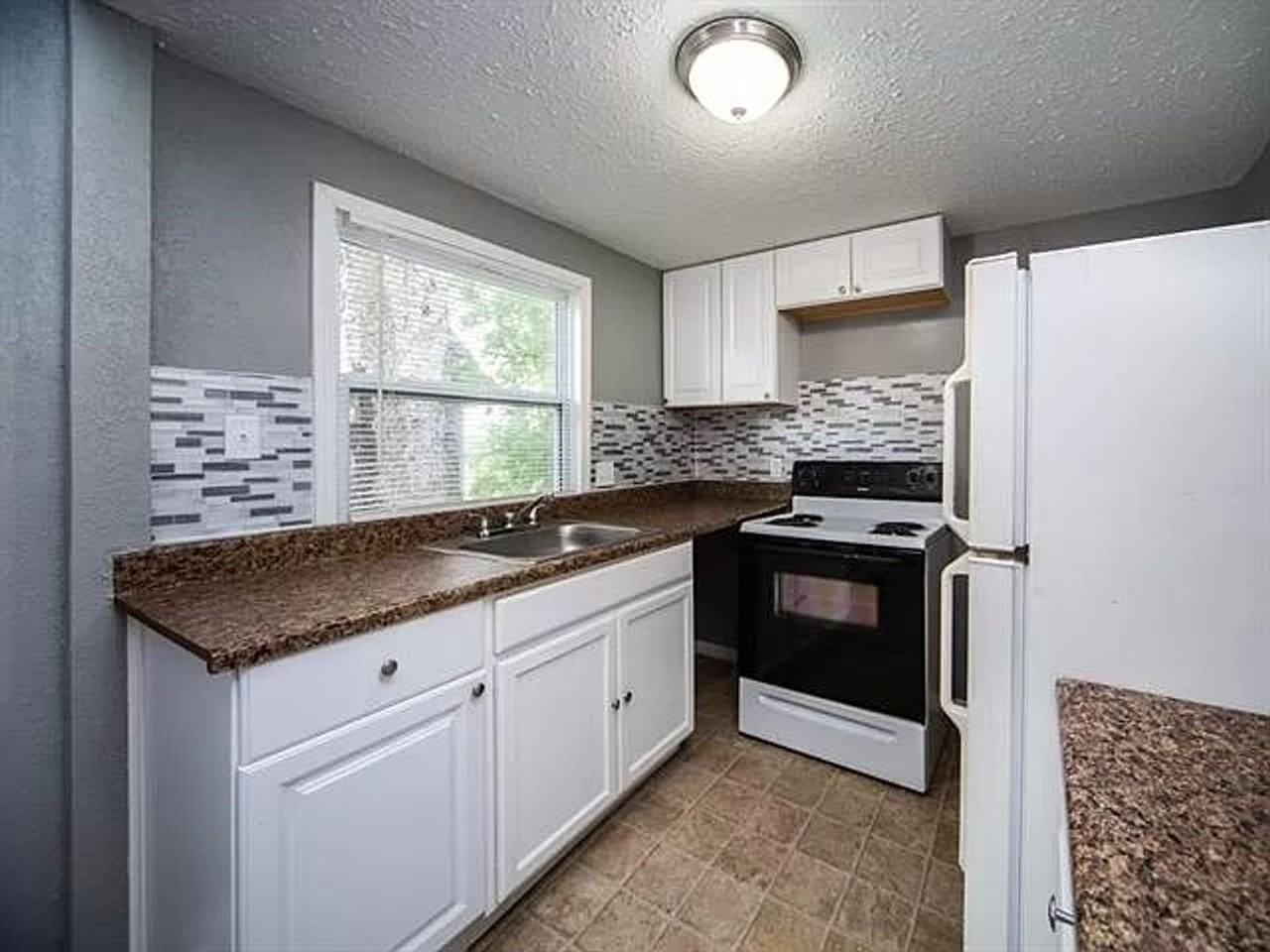 1804 E 48th St - Photo 6 of 14