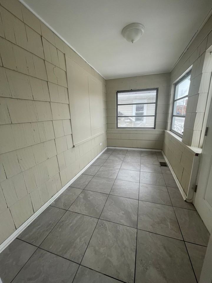 323 157th St - Photo 2 of 12