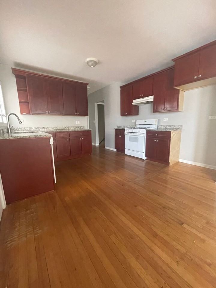 323 157th St - Photo 4 of 12