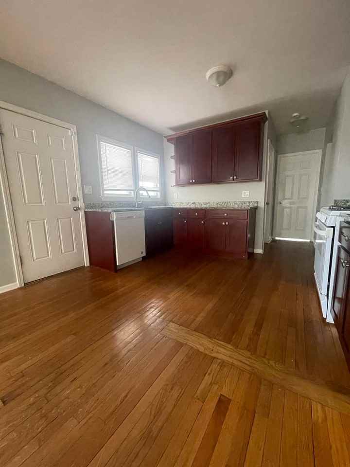 323 157th St - Photo 5 of 12