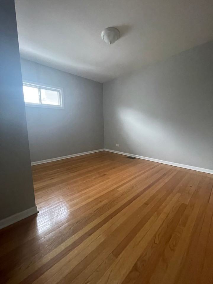 323 157th St - Photo 6 of 12