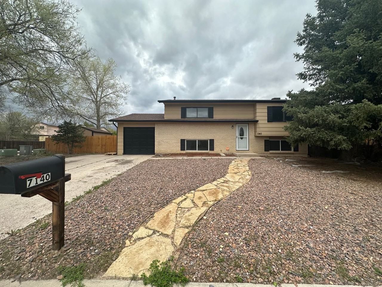 7140 White Mountain Dr - Photo 2 of 15