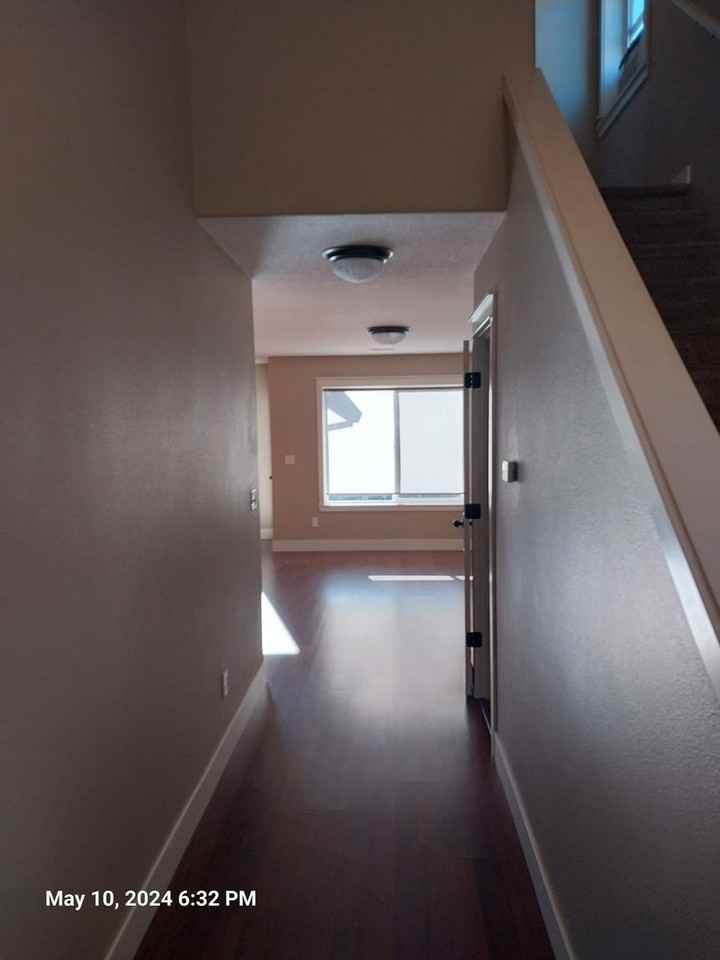 1011 Se Millright Ave - Photo 2 of 25