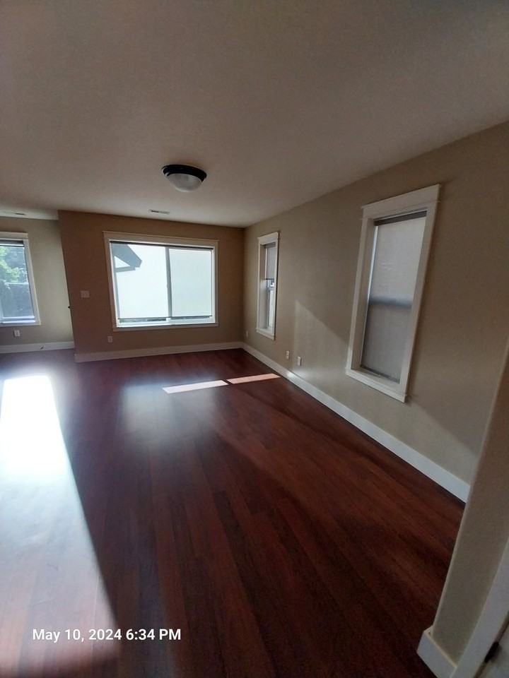 1011 Se Millright Ave - Photo 3 of 25