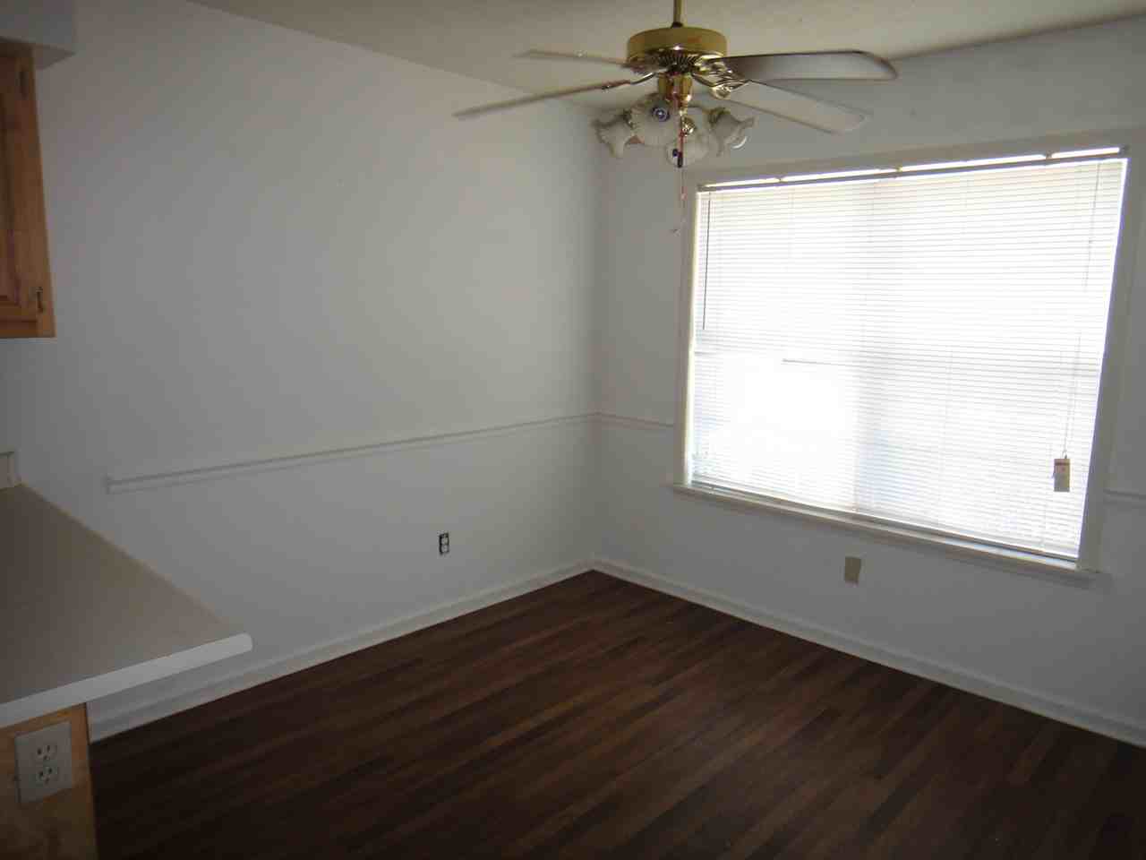 215 Harmon Dr - Photo 4 of 10