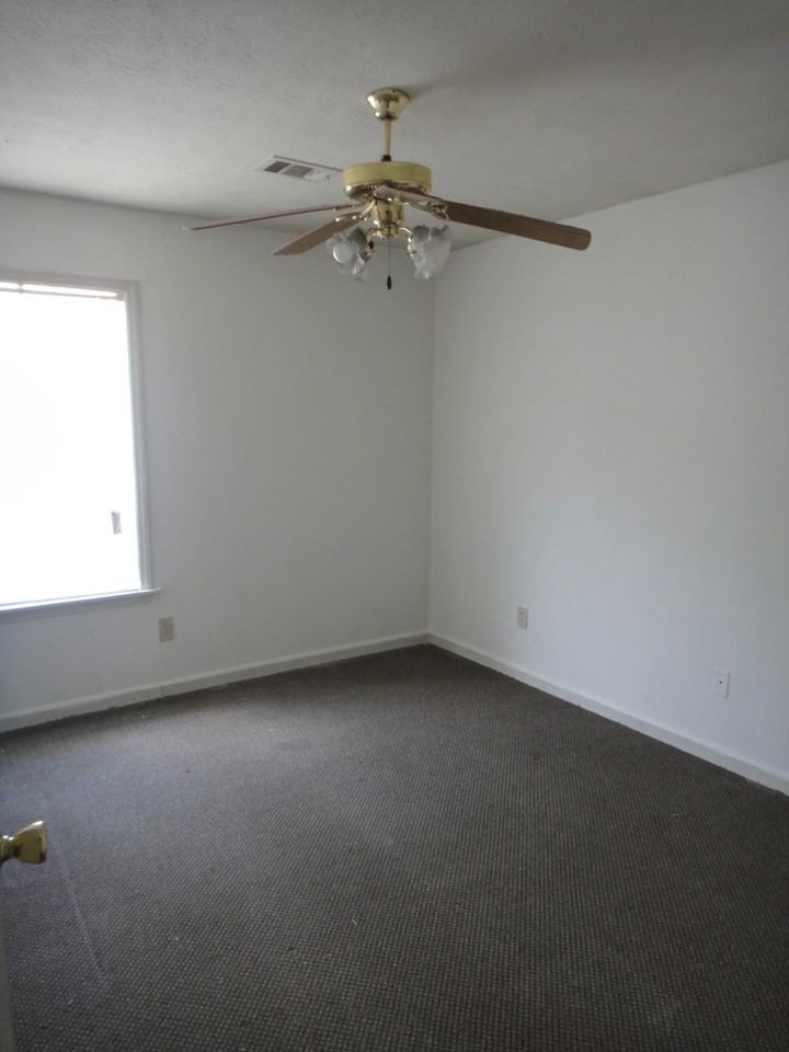 215 Harmon Dr - Photo 6 of 10