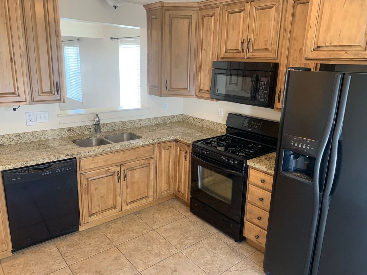 1642 E 475 N - Photo 7 of 17