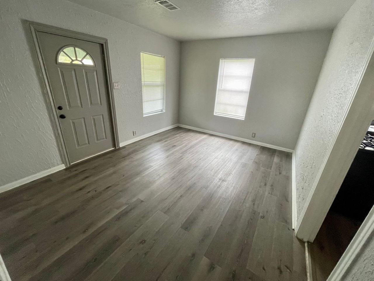 3885 Park St - Photo 4 of 29