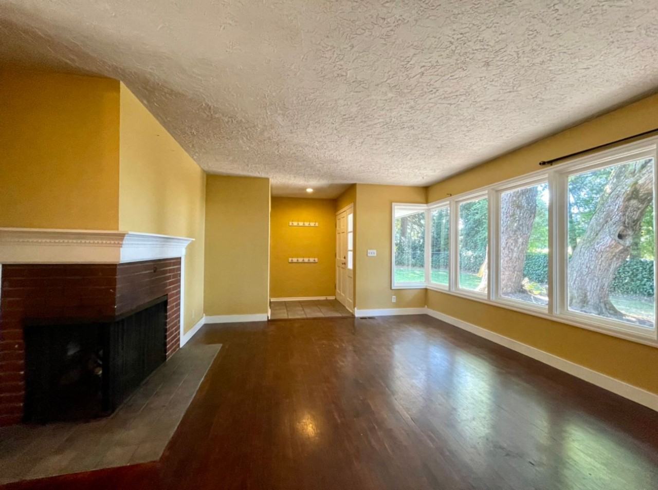 10255 Sw Walker Rd - Photo 5 of 36