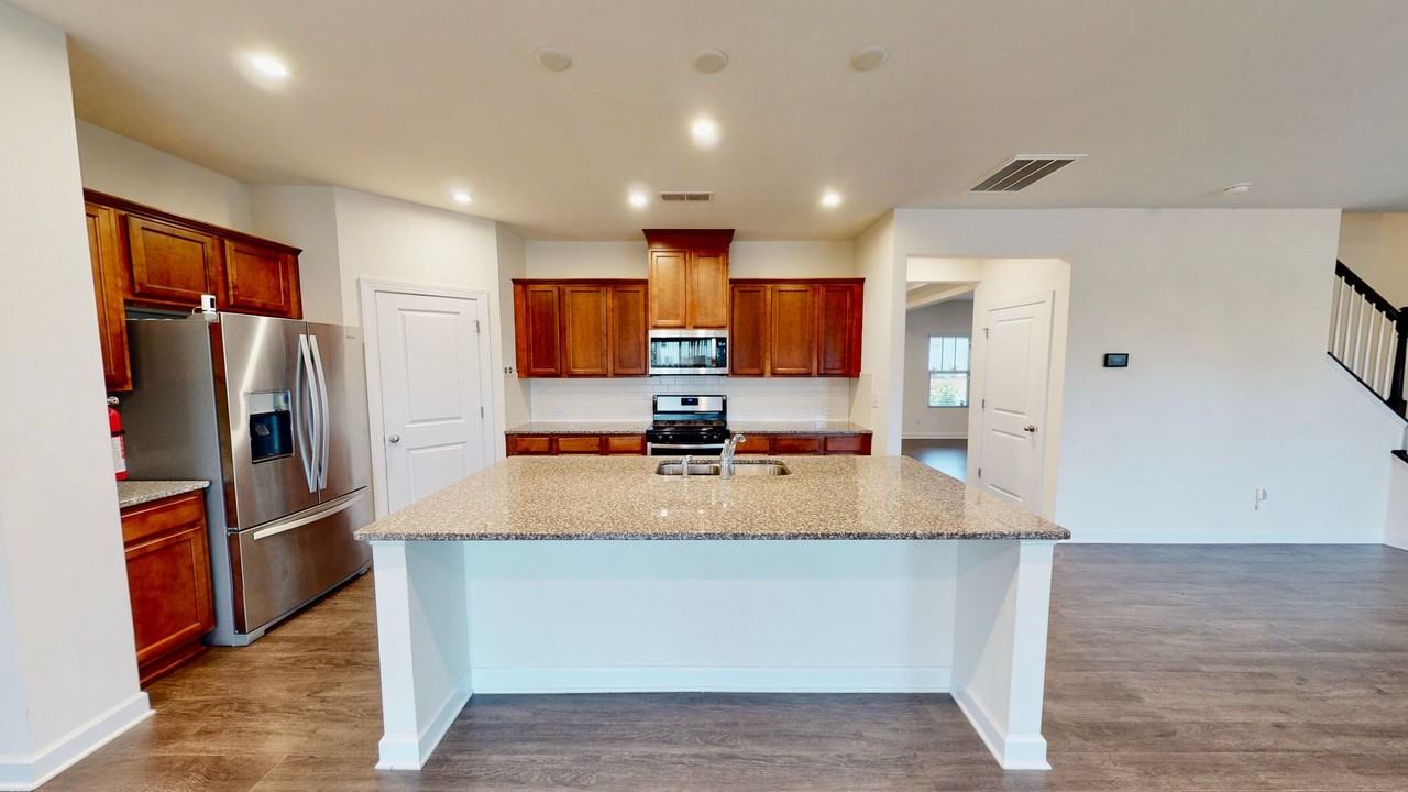 4500 Collingham Dr - Photo 5 of 37