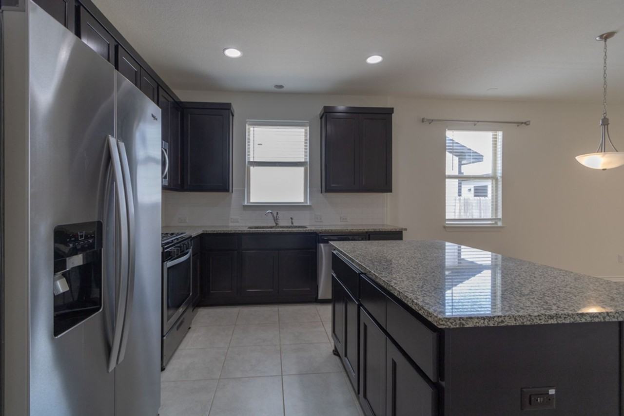 1925 Cypress Gate Dr - Photo 4 of 33