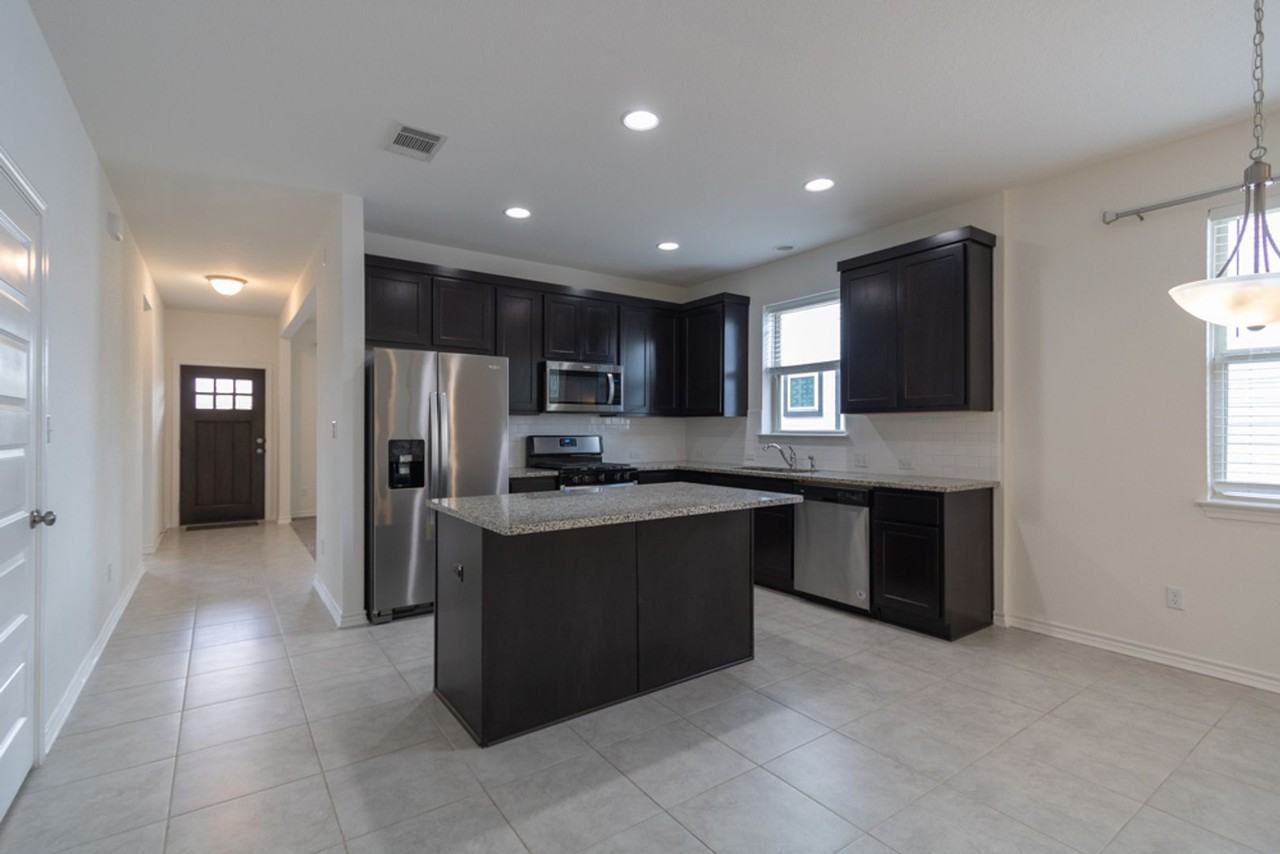 1925 Cypress Gate Dr - Photo 5 of 33