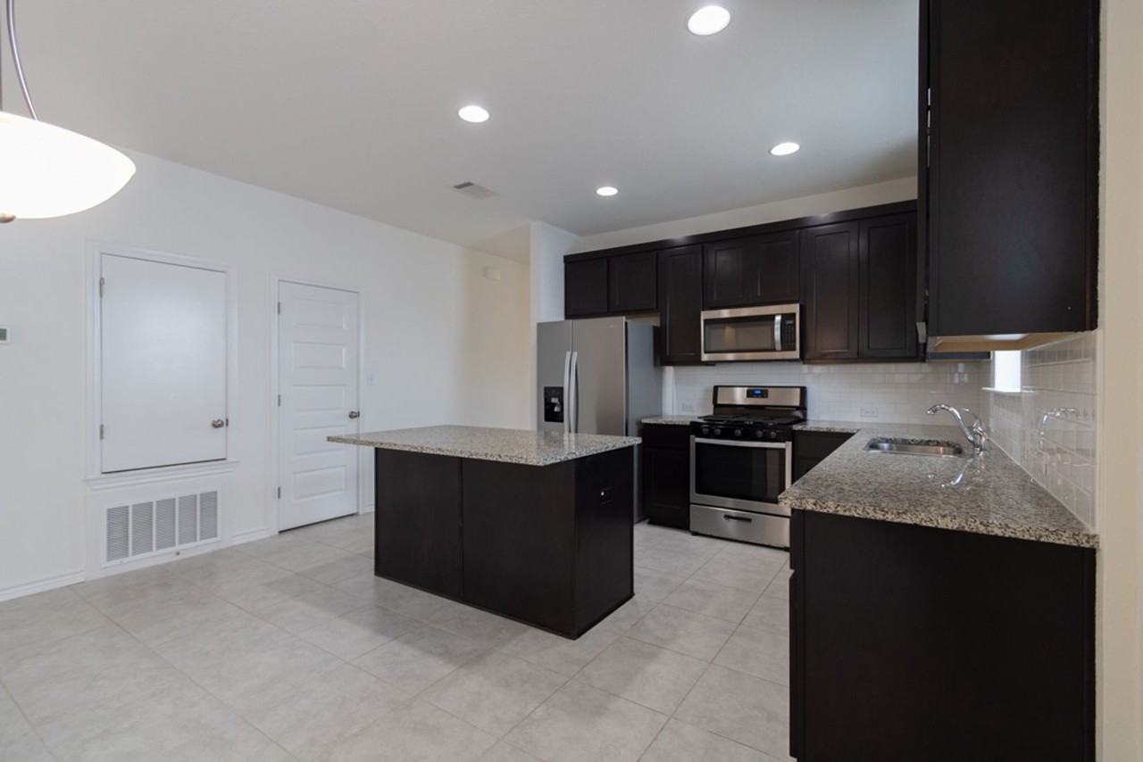 1925 Cypress Gate Dr - Photo 6 of 33