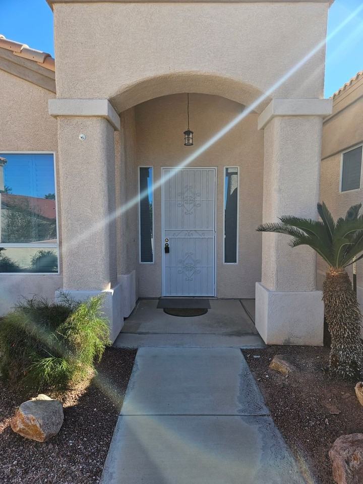 2634 Discovery Rd - Photo 3 of 38