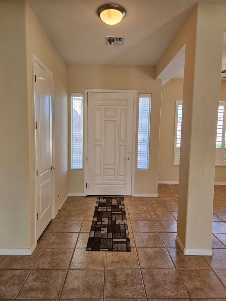 2634 Discovery Rd - Photo 5 of 38