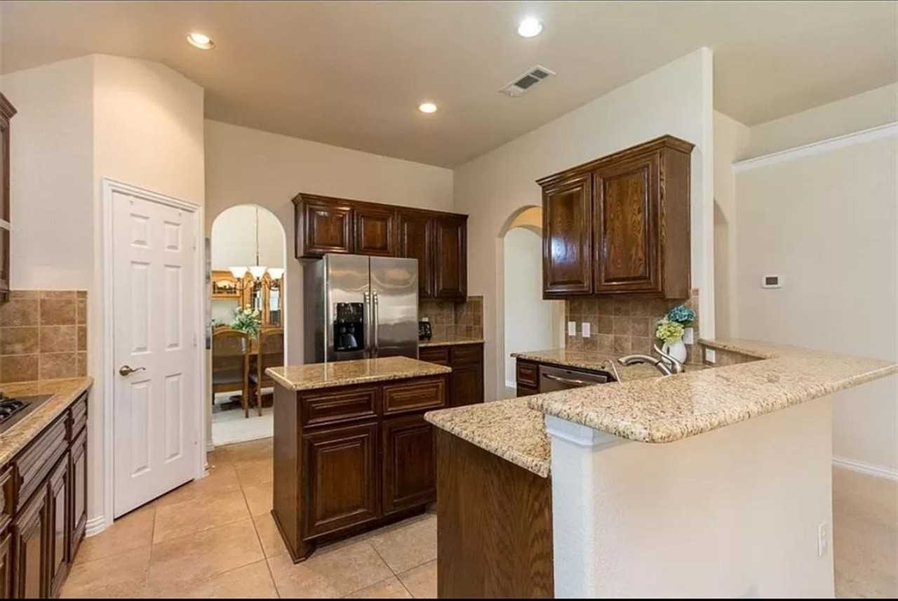 897 Witherby Ln - Photo 3 of 16