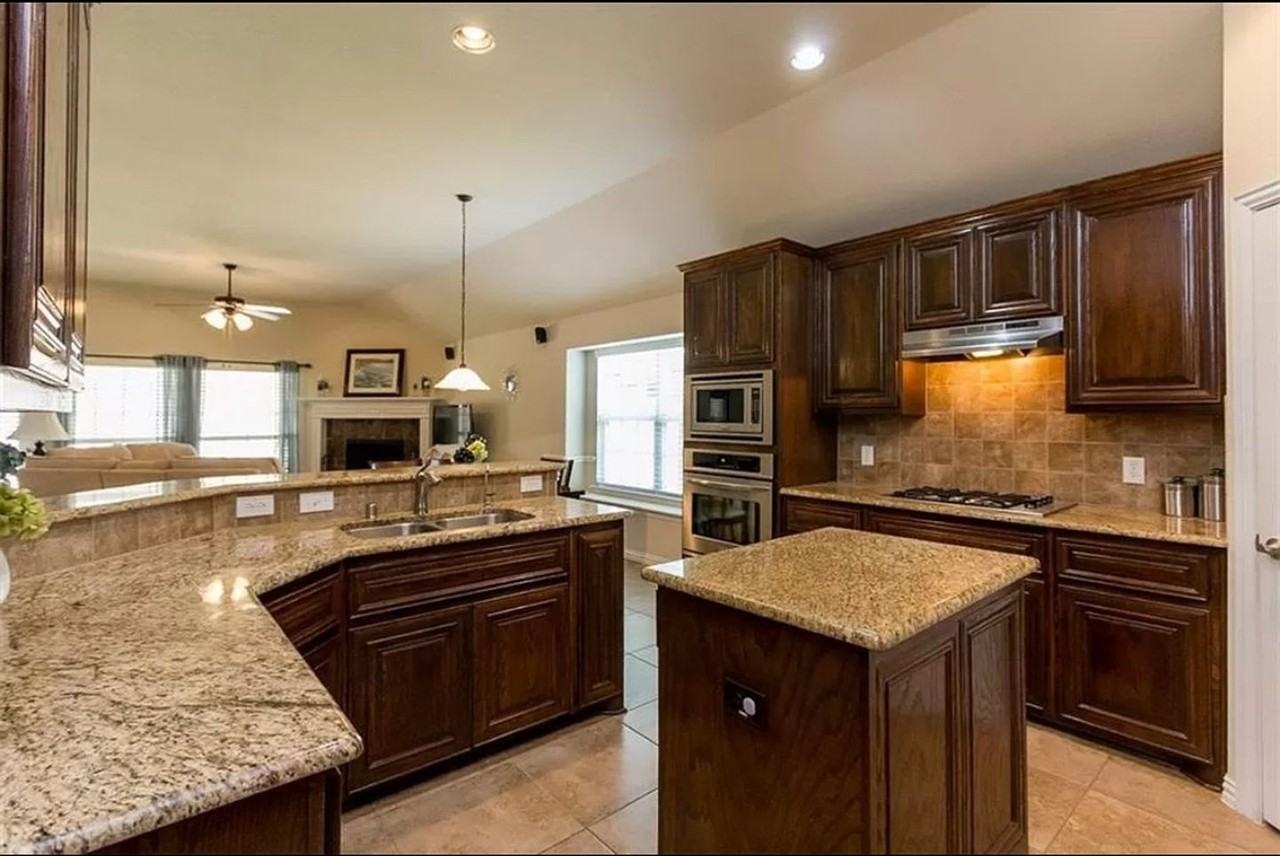 897 Witherby Ln - Photo 5 of 16