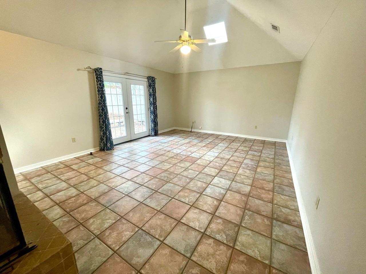 112 Ridgecrest Dr - Photo 6 of 16