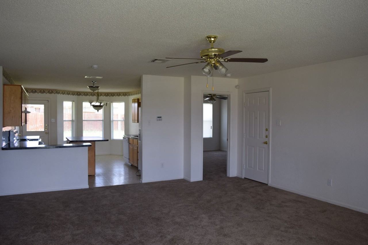 4307 Janelle Dr - Photo 3 of 21