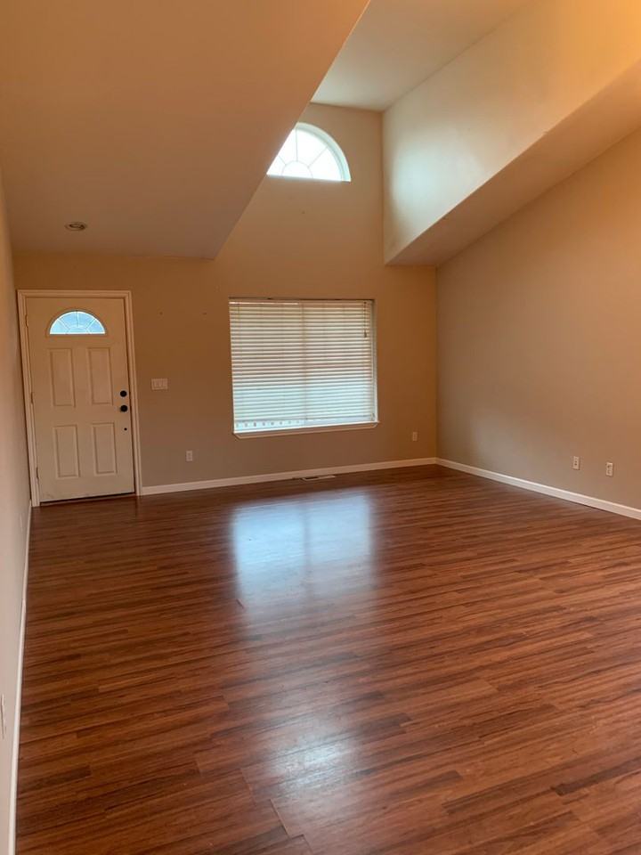 1660 Se Pelton Ct - Photo 5 of 12