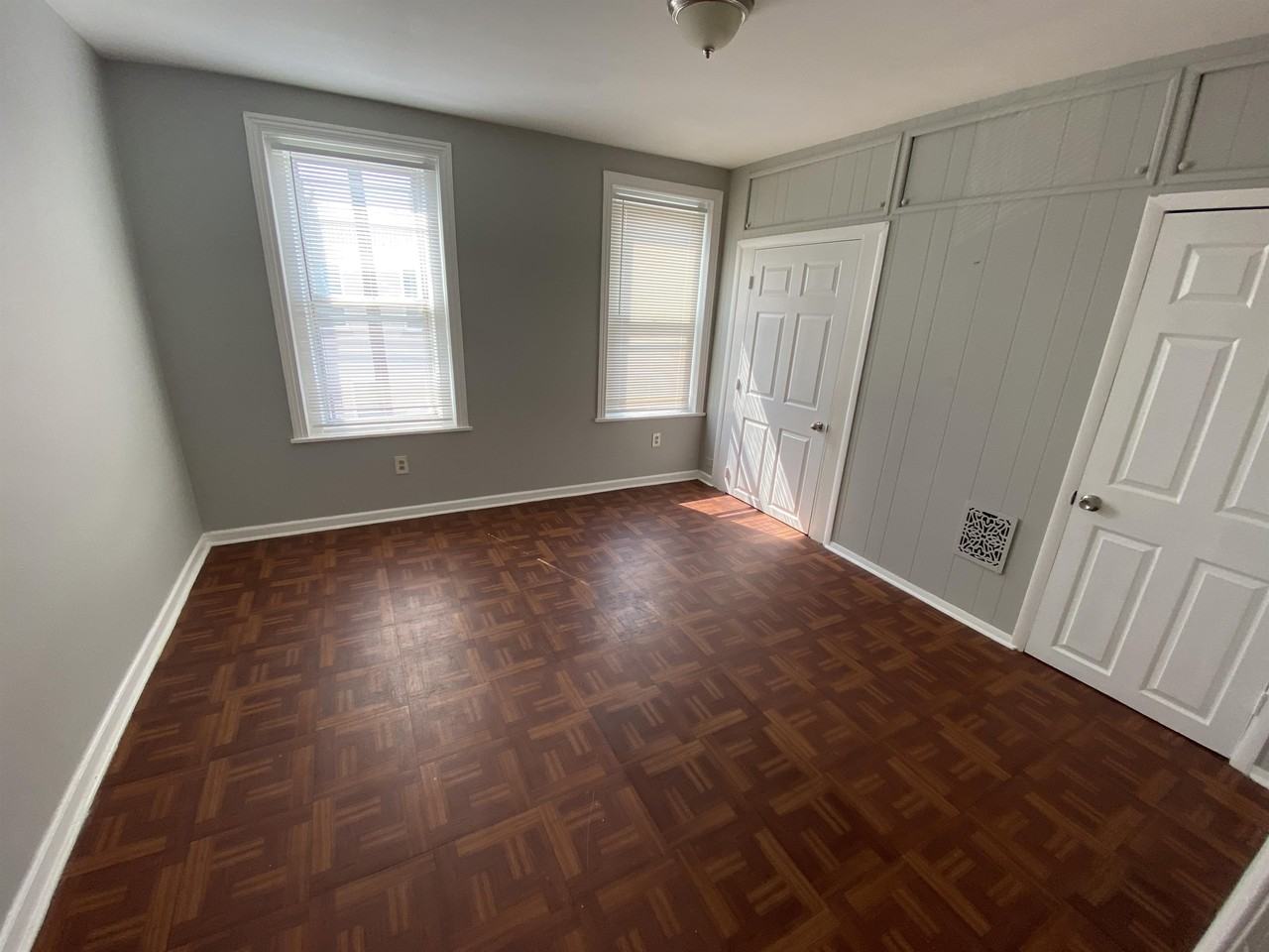 1104 Baring St - Photo 6 of 10