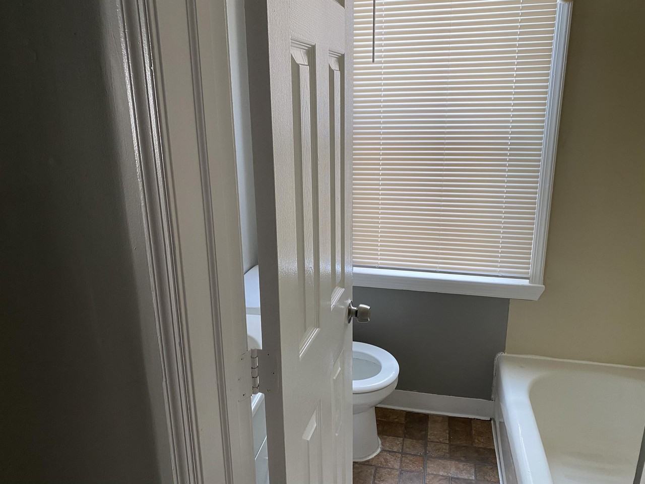 1104 Baring St - Photo 3 of 10