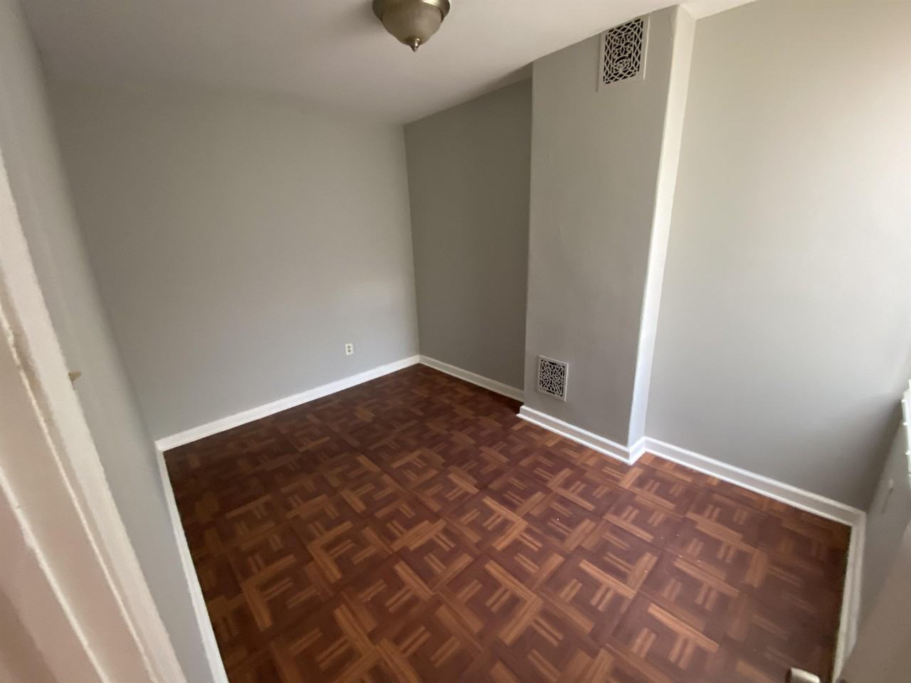 1104 Baring St - Photo 2 of 10