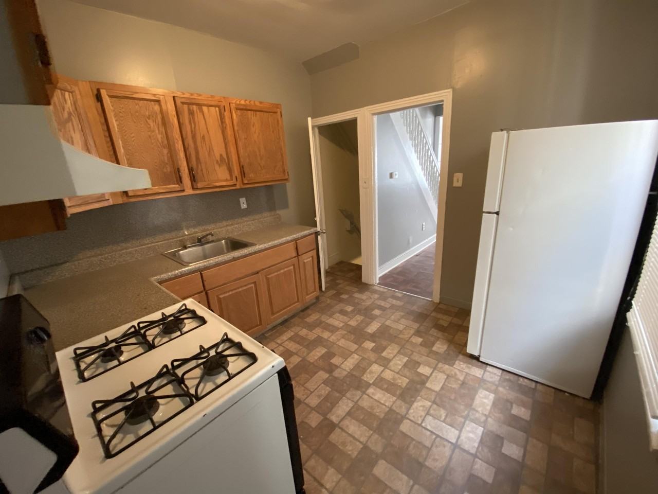 1104 Baring St - Photo 4 of 10