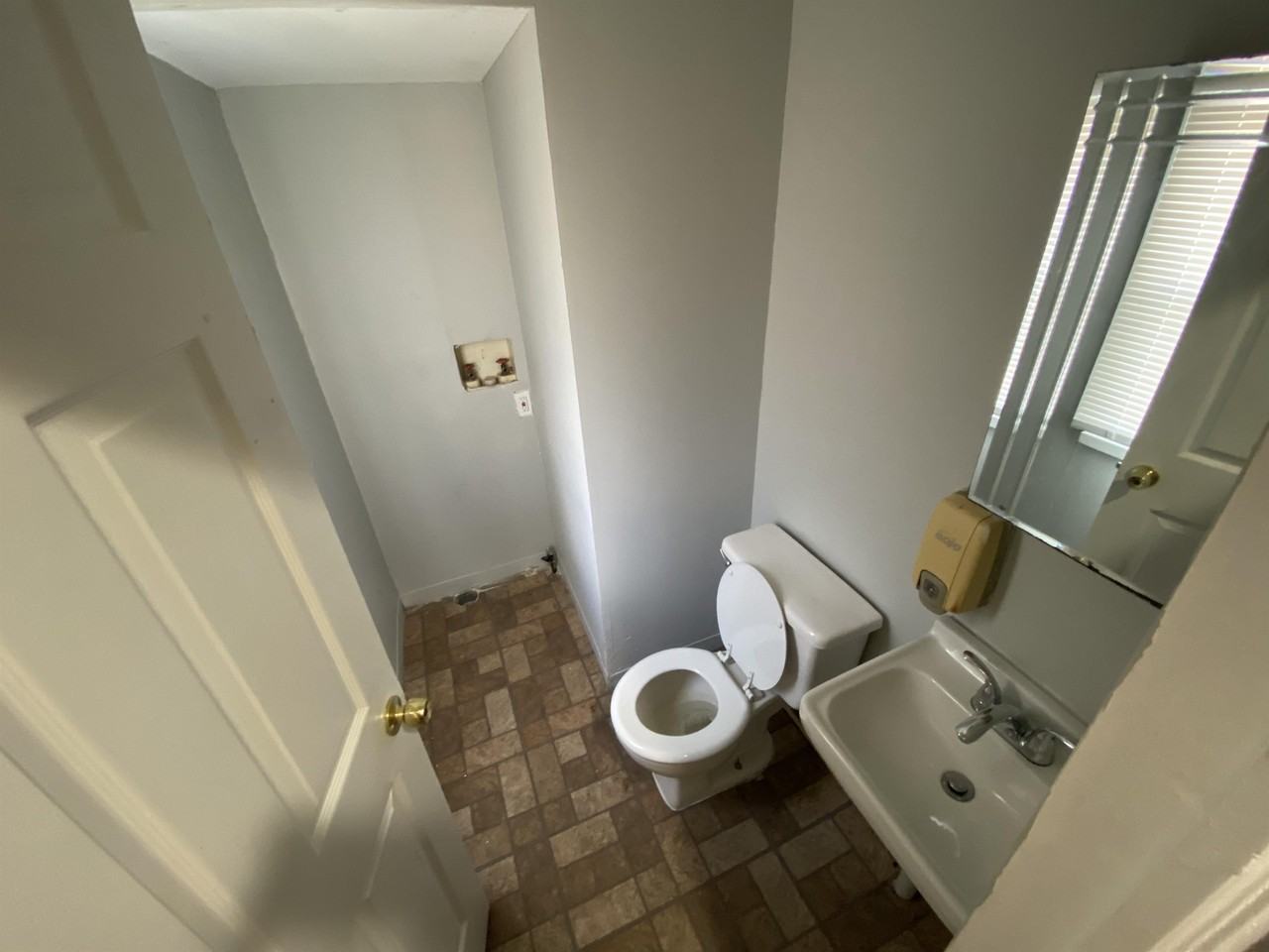 1104 Baring St - Photo 5 of 10