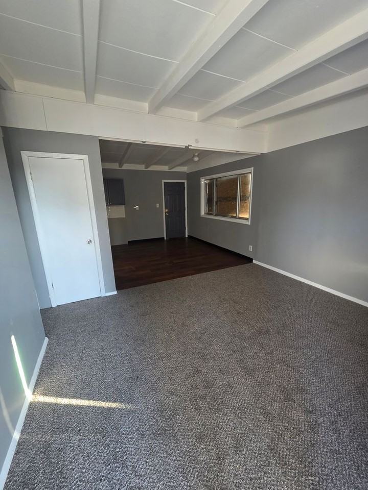 500 Saint Barbara Ln - Photo 2 of 9