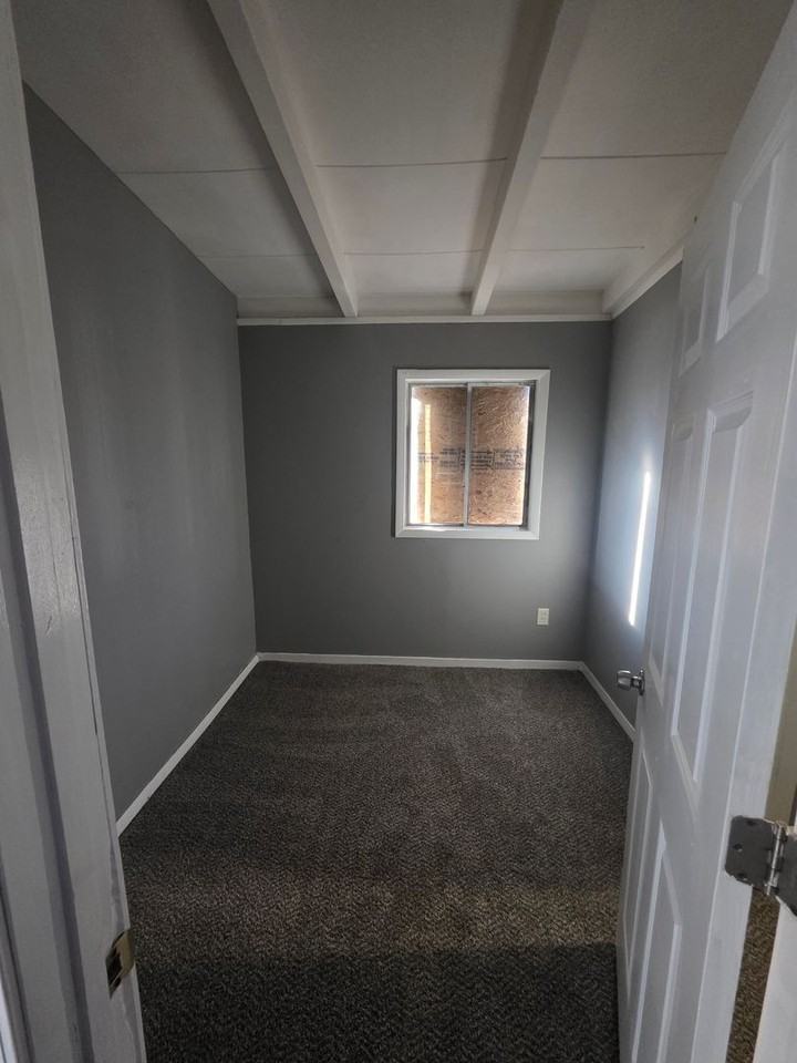 500 Saint Barbara Ln - Photo 5 of 9