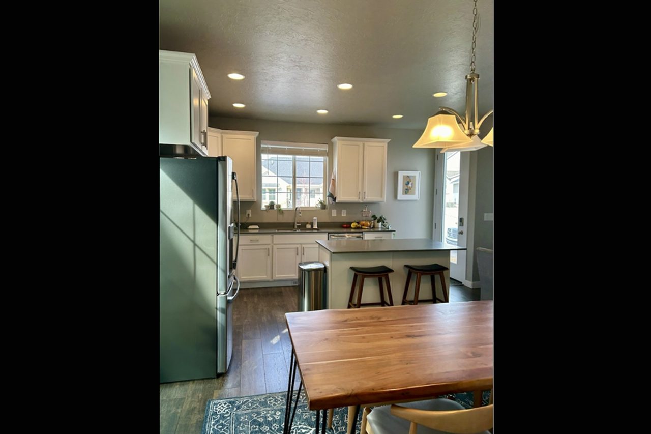 932 W 2840 N - Photo 2 of 18