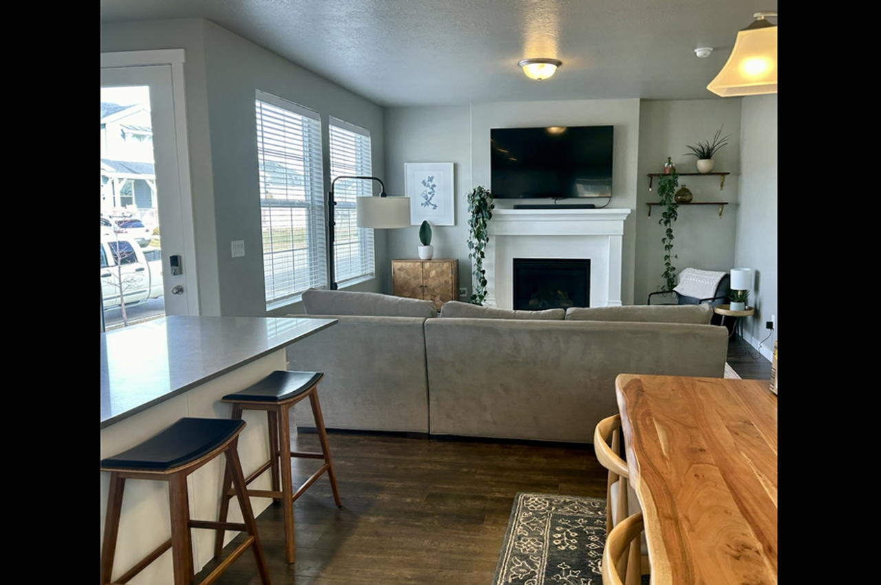 932 W 2840 N - Photo 5 of 18