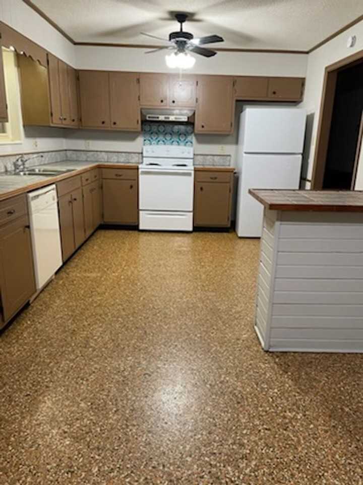 3125 Woodfrin Dr Se - Photo 2 of 13