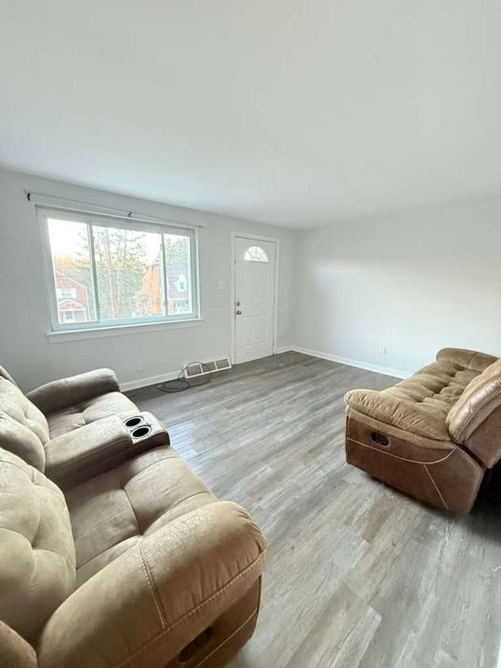 808 Parkway Ave - Photo 2 of 16