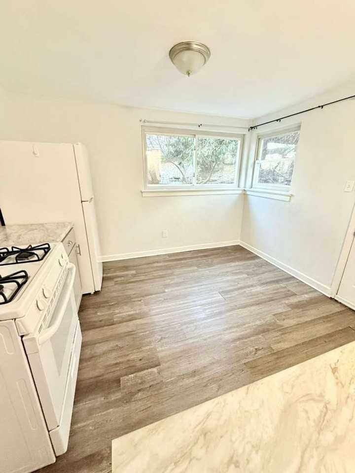 808 Parkway Ave - Photo 3 of 16