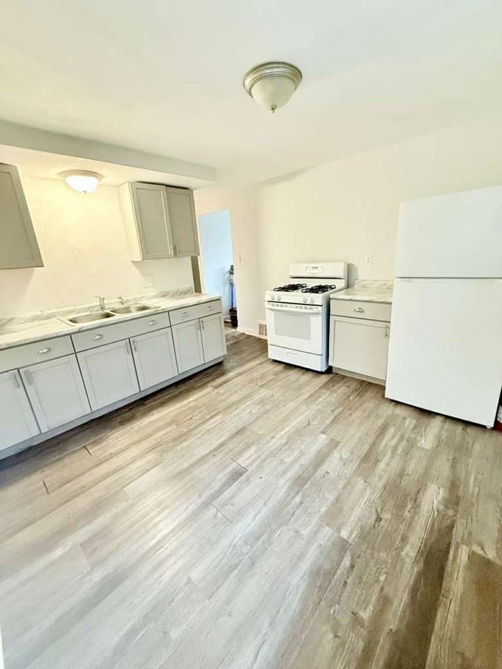 808 Parkway Ave - Photo 4 of 16