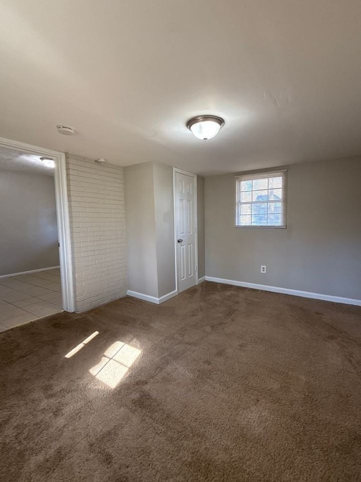 2889 Joyce Ave - Photo 6 of 11