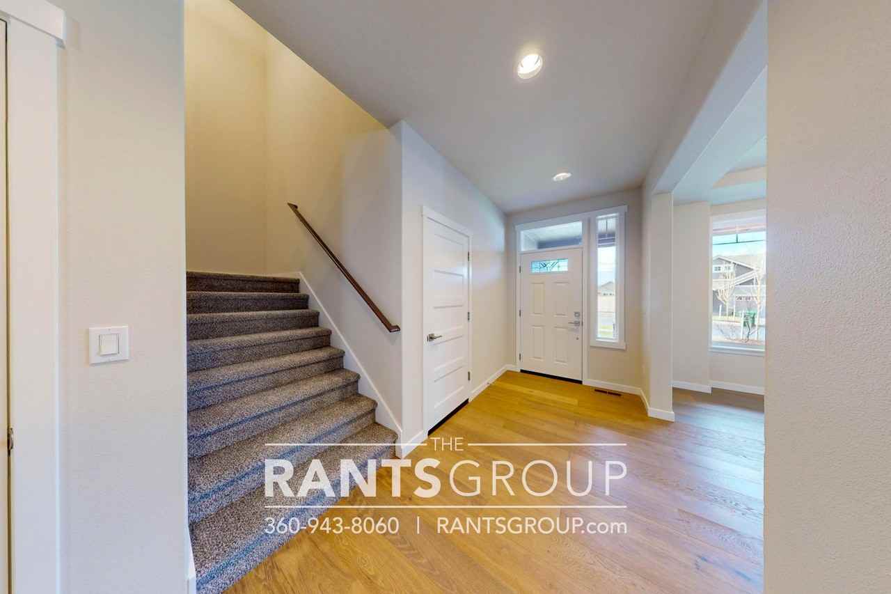 610 Rayla St Se - Photo 7 of 44