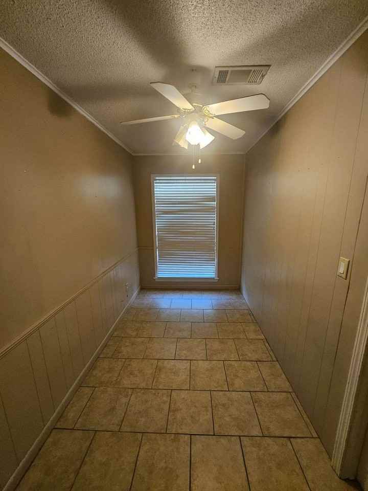 110 Kimberly Dr - Photo 3 of 16